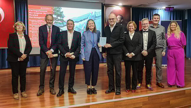 Prisvinnere på scenen.