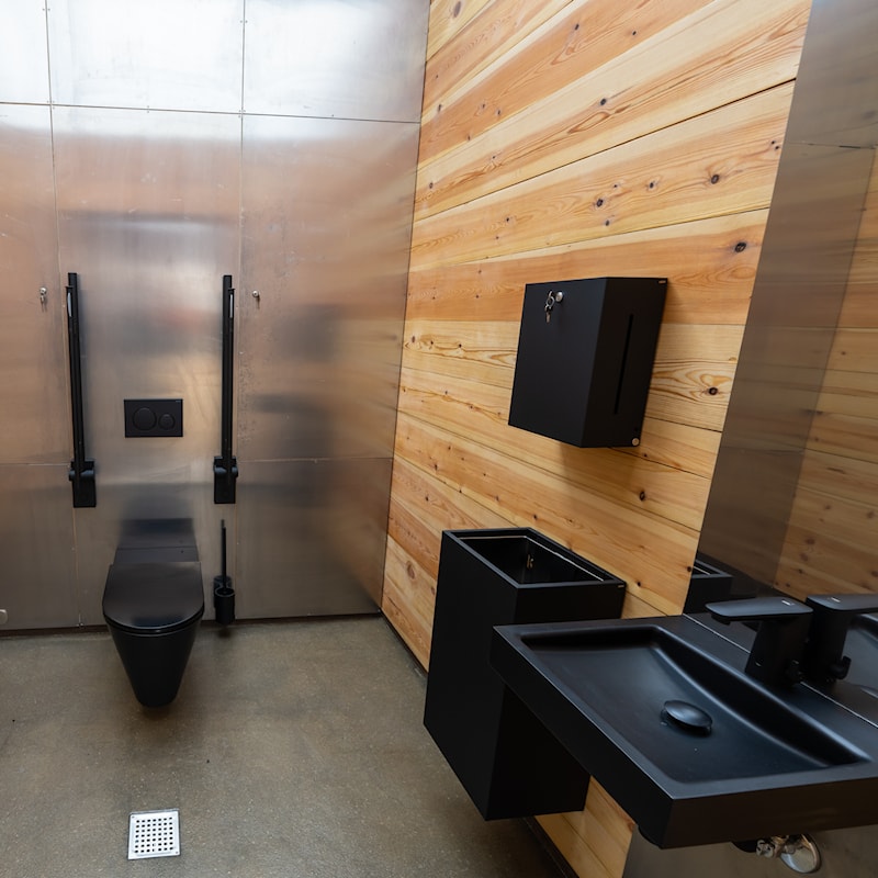 Interiør på toalettet. 