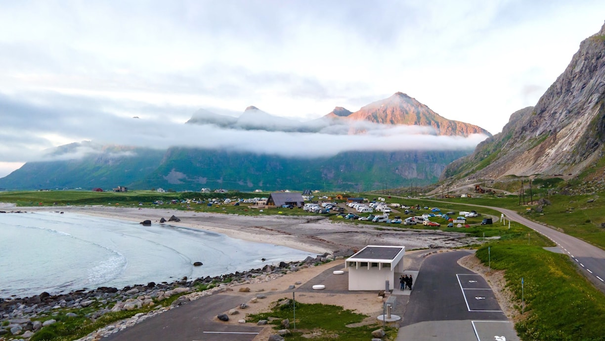 Brunstranda, Flakstad. Norwegische Landschaftsroute Lofoten.