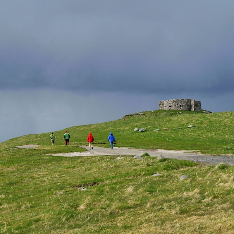 Turgåere opp til Borga.