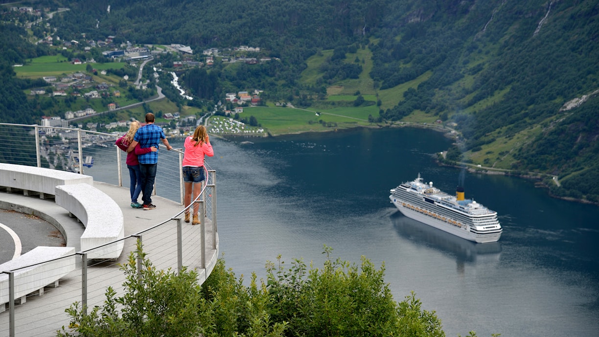 Ørnesvingen, Geiranger. Norwegische Landschaftsroute Geiranger - Trollstigen.