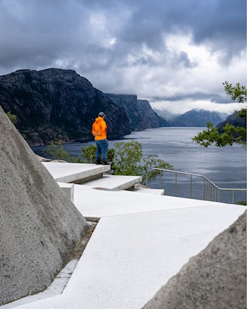 Høllesli.